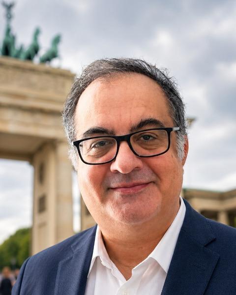 Akbar Esfahani